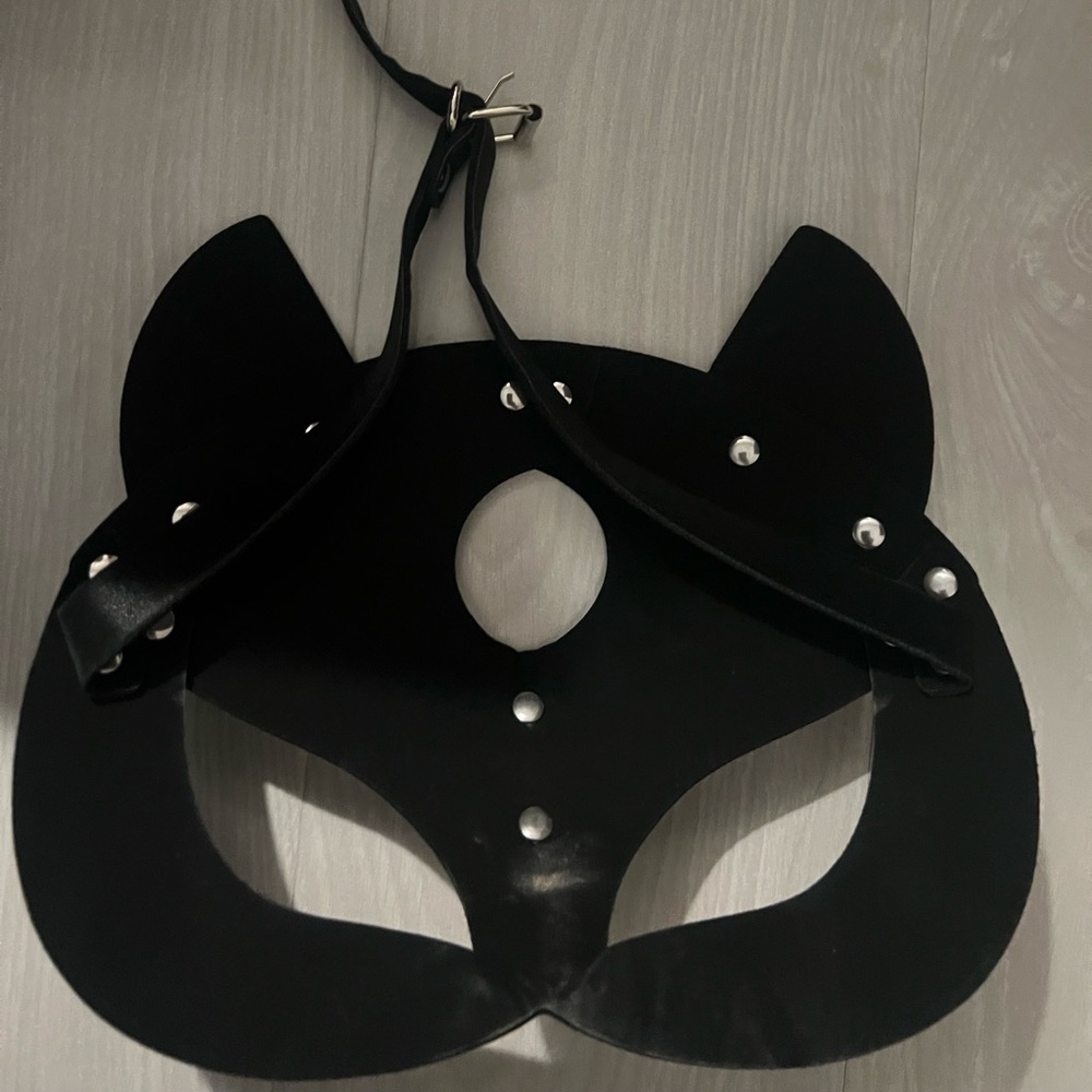 Cat mask